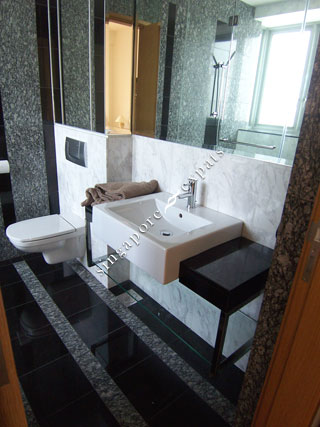 local1_15master_bathroom3001.jpg