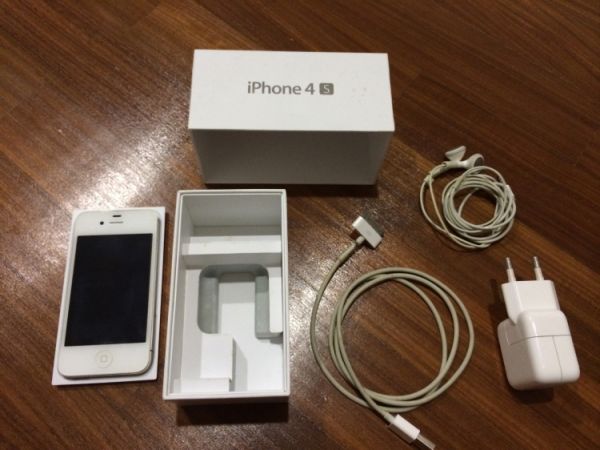 아이폰 4S (IPHONE 4S) 16GB 하얀색(WHITE) 팝니다.