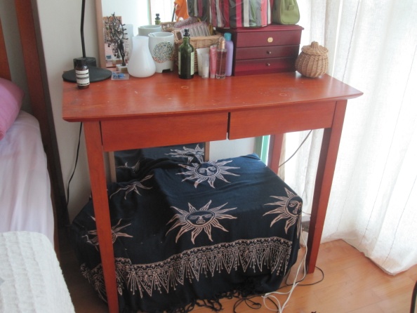 mkt_Bedside_table3001.jpg