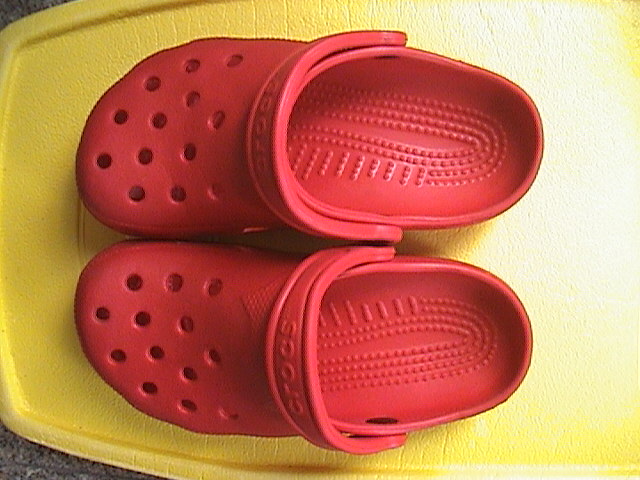 mkt_Crocs_shoes_11.JPG