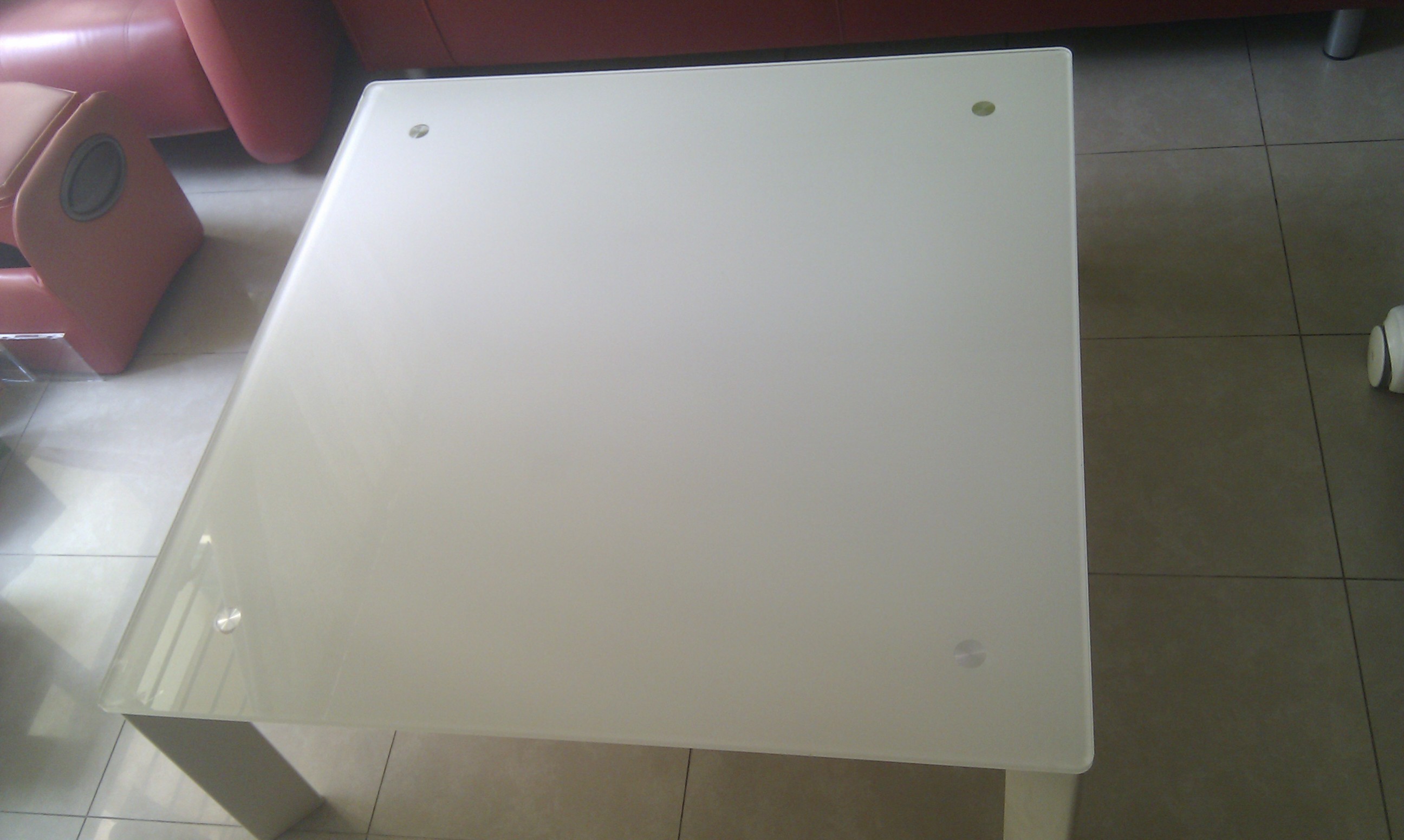 mkt_Ikea_white_table1.jpg