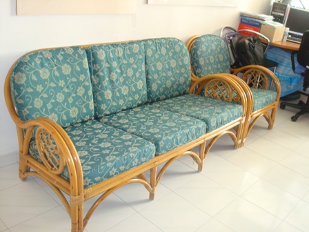 mkt_Sofa_311_table2001.JPG