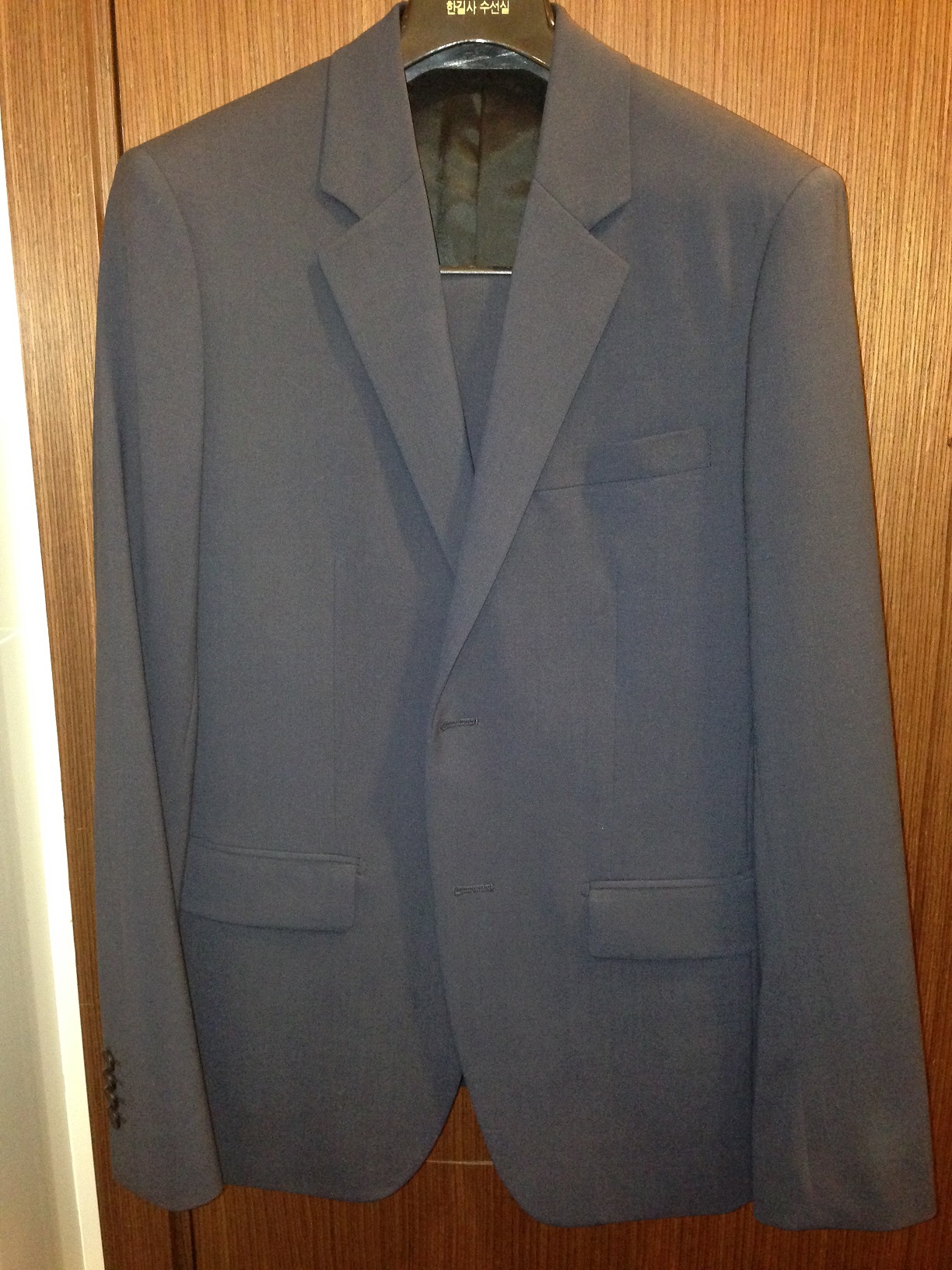 mkt_Theory_navy_suit_11001.JPG
