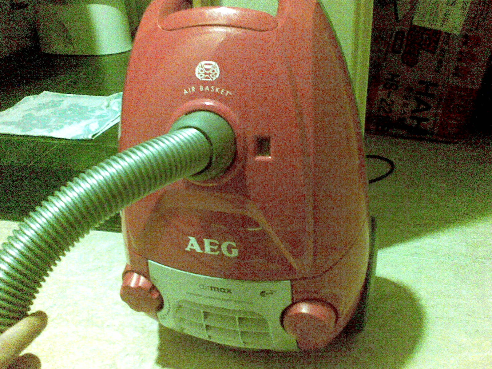 mkt_Vacuum_Cleaner2001.jpg