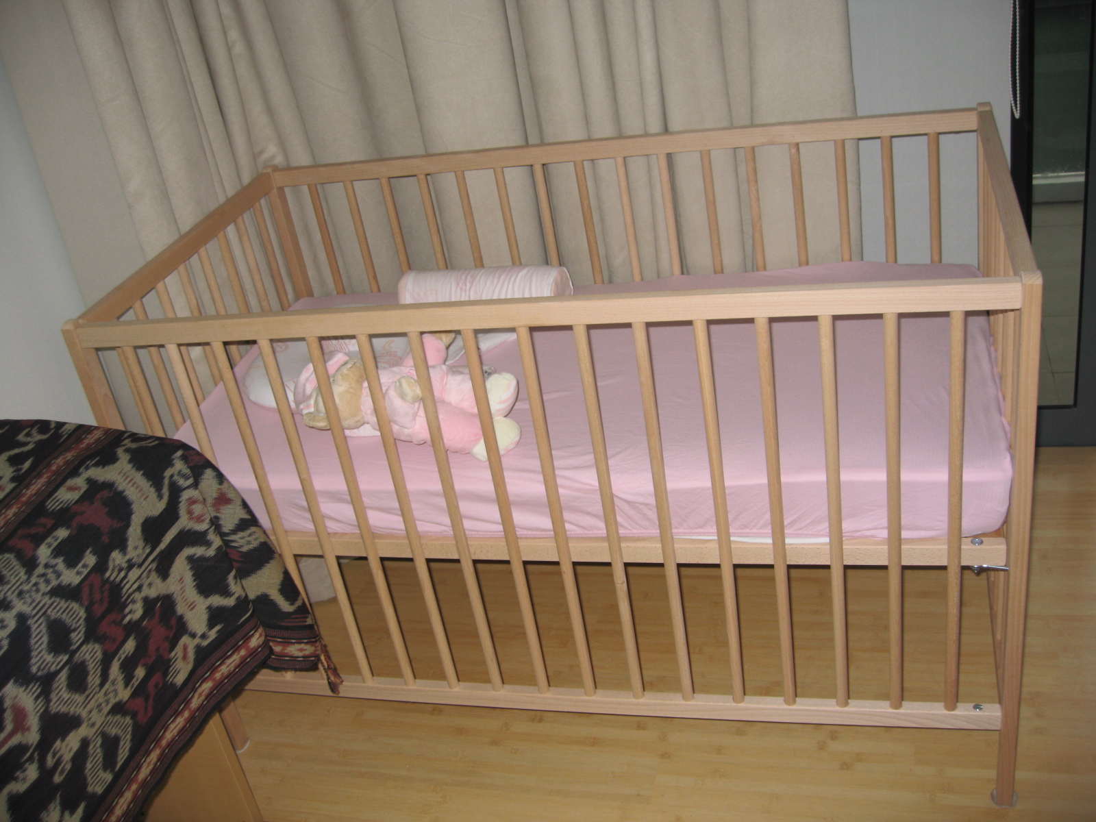 mkt_baby_cot_bed2001.JPG