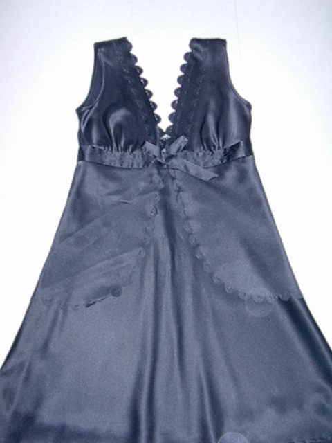 mkt_black_dress2001.jpg