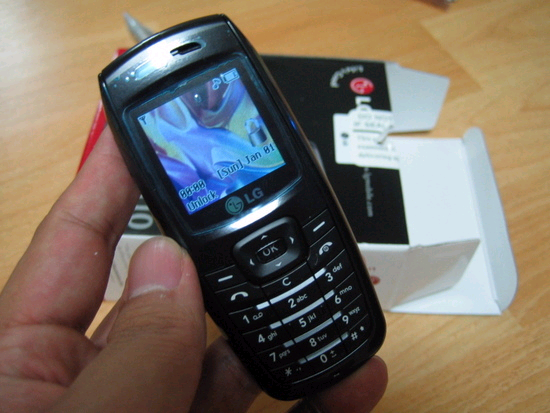 mkt_cellphone2001.bmp