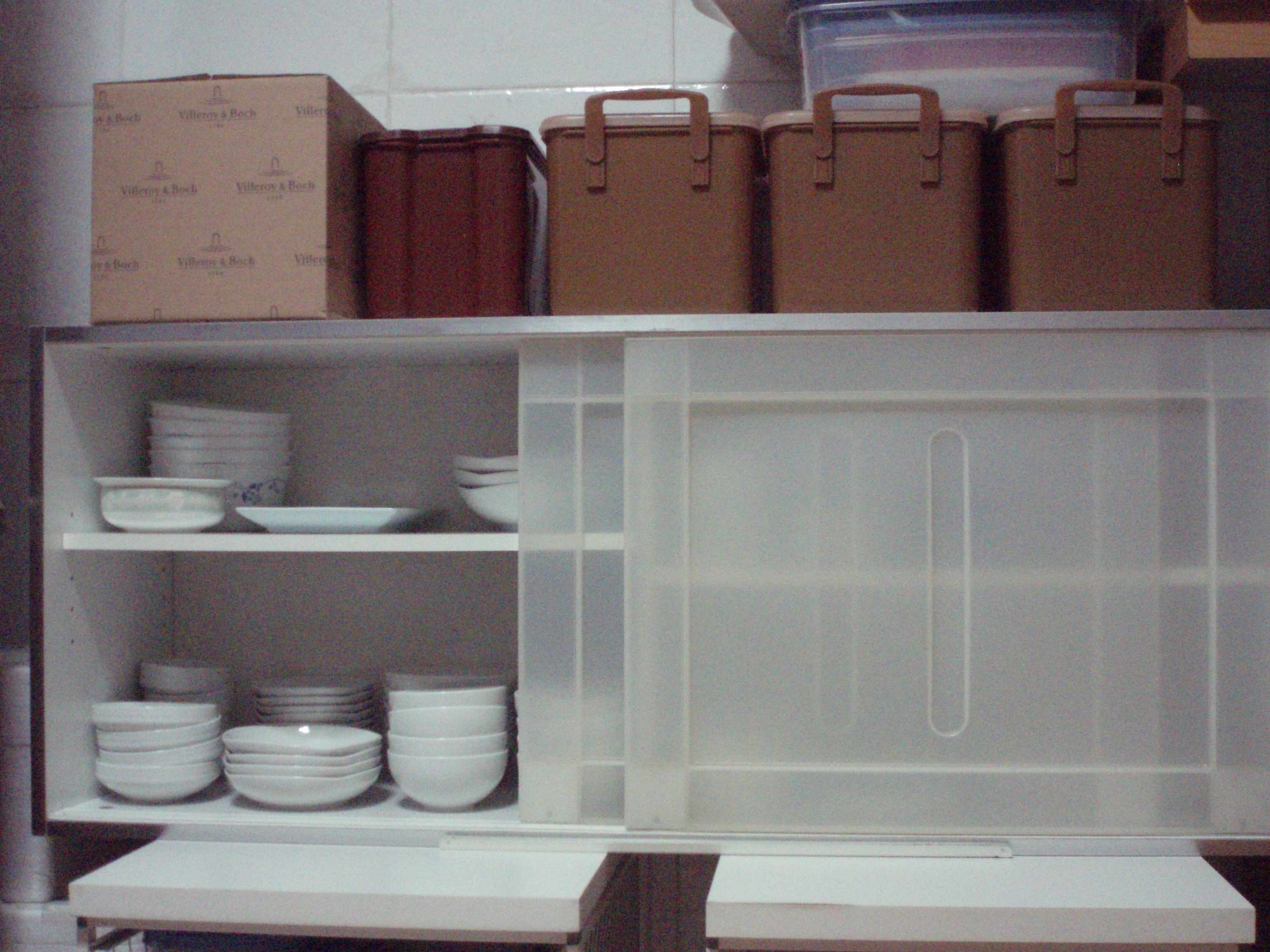 mkt_cupboard_22001.jpg