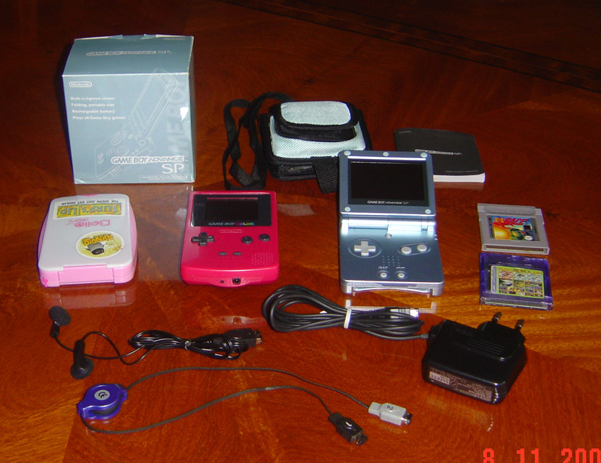 mkt_gameboy_set2001.jpg