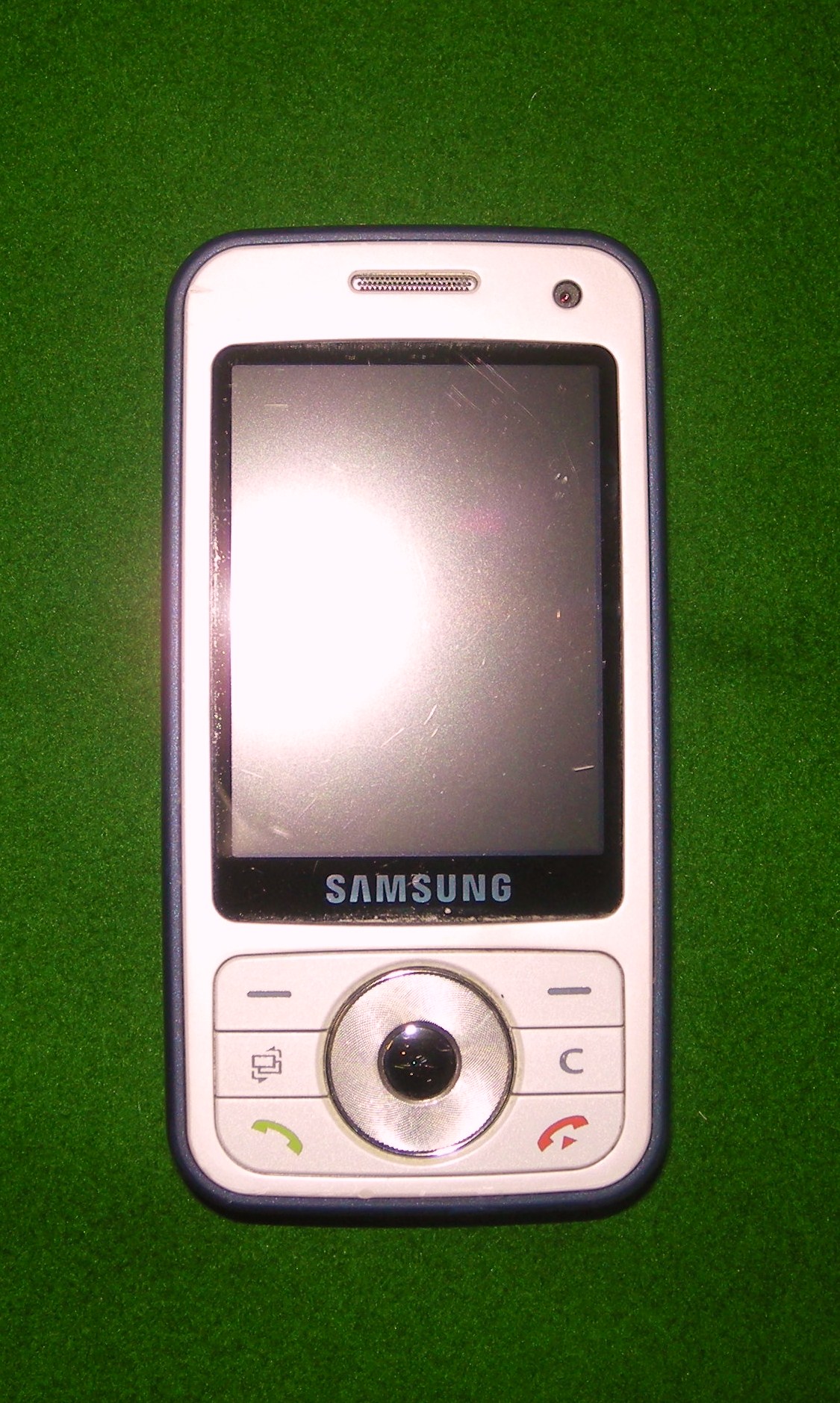 mkt_handphone2002.jpg