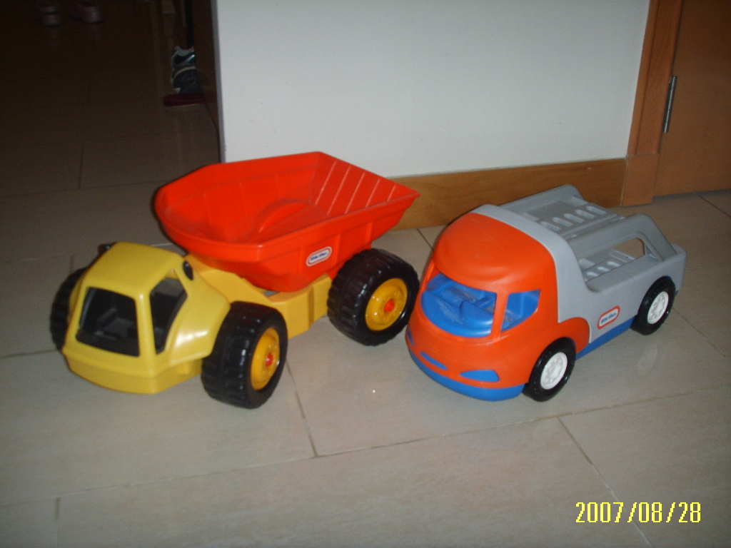 mkt_little_tikes_trucks1.jpg