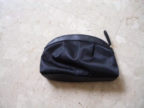 mkt_pouch2001.jpg