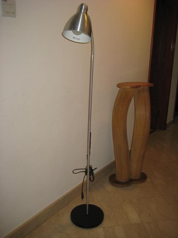 mkt_table_lamp2001.jpg