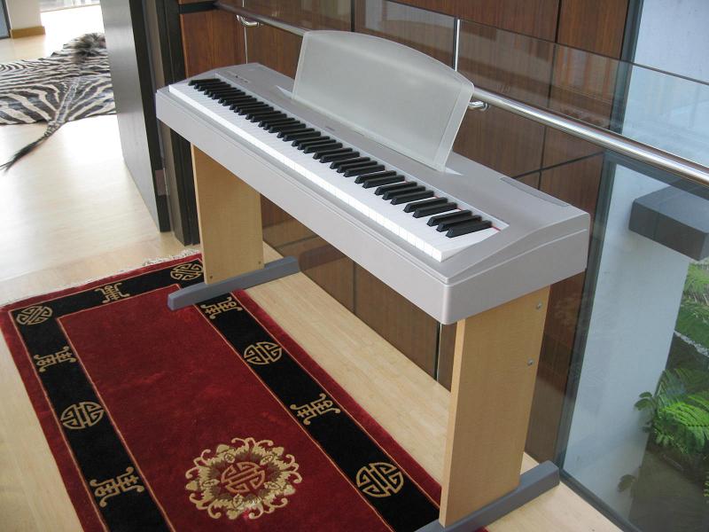 mkt_yamaha_piano2001.jpg