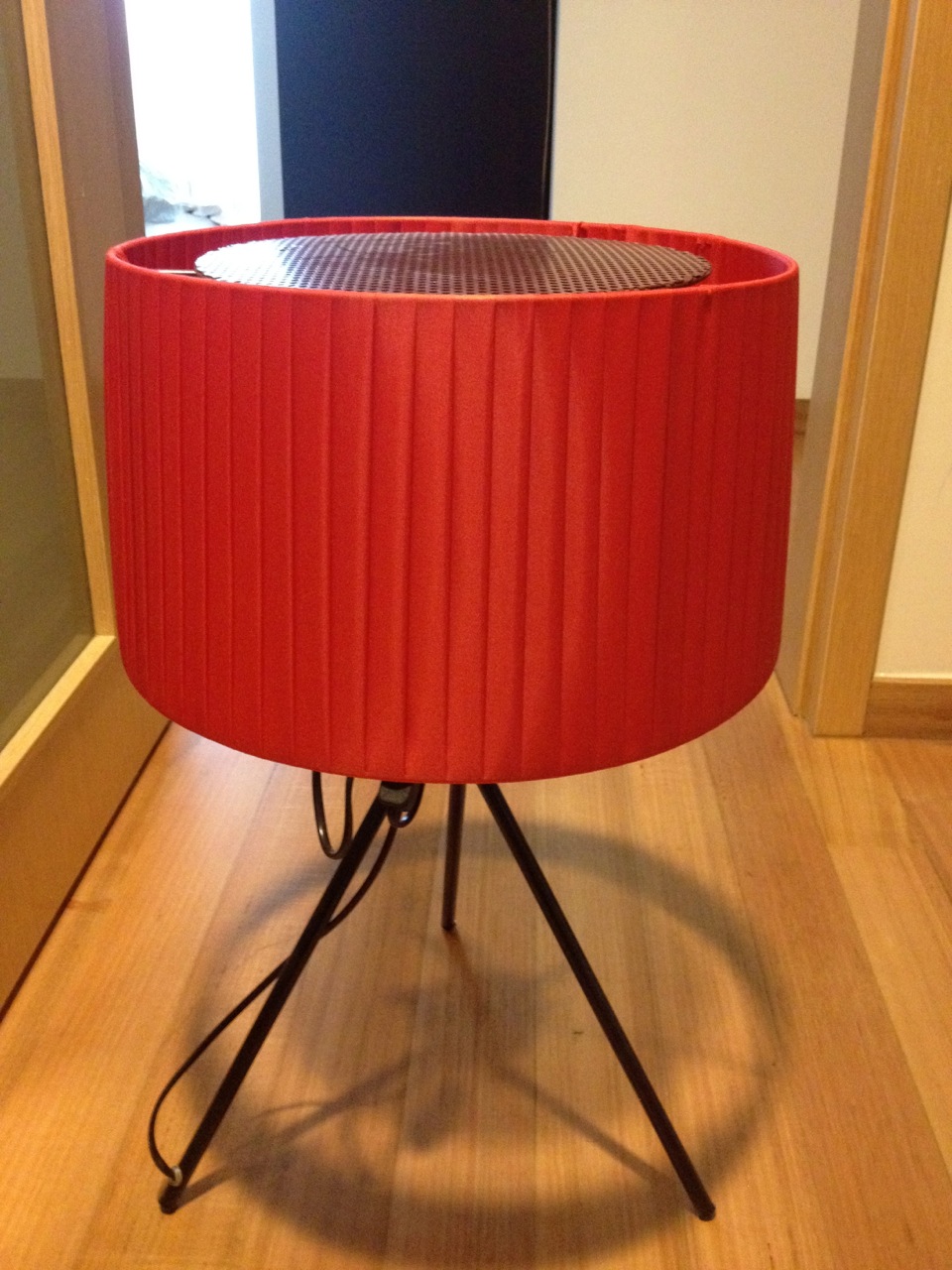 table_lamp_red1.jpg